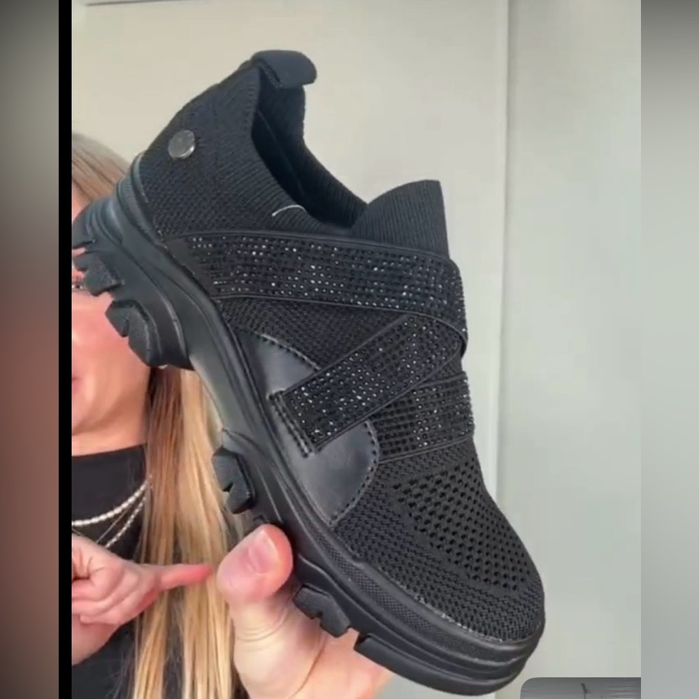 NWT Bernie Mev. Lucia Sleek Black Sneakers SZ 38 EU Sz 7-7.5 memory foam